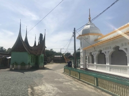 Image: Masjid Raya dan Balai Adat Masyarakat Pangkalan Koto Baru (by Merza Gamal diphoto tanggal 26-03-2022)