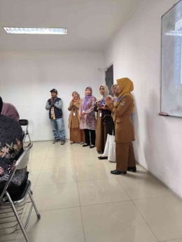 Guru Guru Sedang Mempresentasikan Unplugged kelompoknya : Sumber Jody Aryono