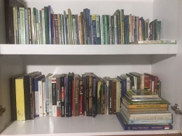 Image: Buku mulai tersisi dengan Smartphote (by Merza Gamal)