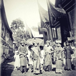 Image: Pengantin masa kolonial Belanda sekitar tahun 30'an/ Dok commons.wikimedia.org