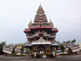 Image: Gereja ini dibangun oleh pendatang dari Tamil, India Selatan yang menganut agama Katholik (by Meza Gamal)