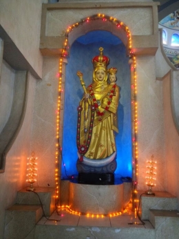 Image: Patung Bunda Maria dan bayi Yesus versi India (by Merza Gamal)