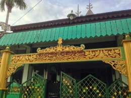 Image: Gerbang Masjid Sultan Suriansyah (Photo by Merza Gamal)