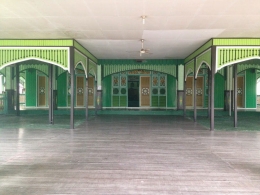 Image: Teras belakang Masjid Sultan Suriansyah (Photo by Merza Gamal)