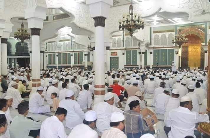 Image: setiap Jumat adalah hari raya insan-insan yang beriman terhadap ajaran Islam. (by Merza Gamal)