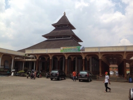 Image: Kubah Masjid Agung Sumedang mirip arsitektur pagoda (by Merza Gamal)