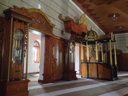 Image: Mimbar Masjid Agung Sumedang  antiksesuai dengan aslinya (by Merza Gamal)