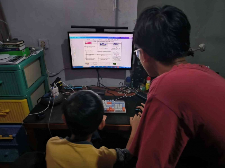 Haekal dan Hanan Sedang Mempersiapkan Product Knowledge Dok Pribadi Jody Aryono